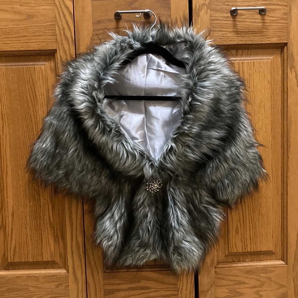 Chicer Faux Fur Shawl with Removable Brooch, Gray/Silver
